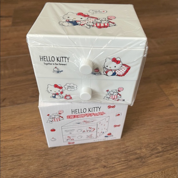 HELLO KITTY-NWT White Small Jewelry Dresser - Picture 4 of 11